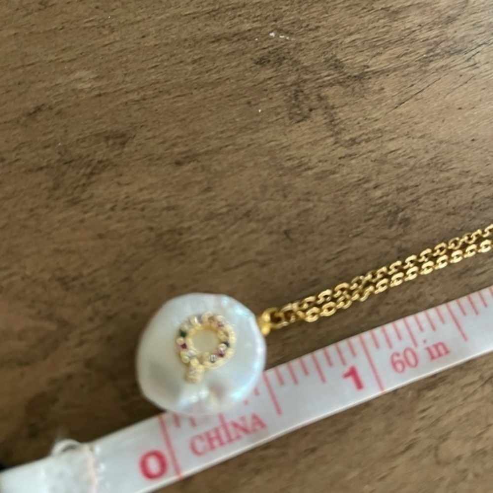 Justyna Kaminska JKNY Simulated Pearl Initial Necklace Q NWT - Picture 5 of 6